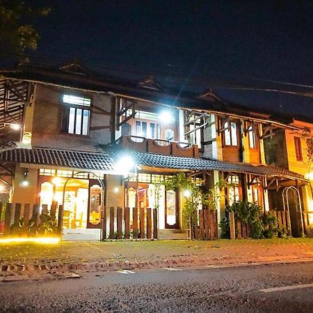 Arys Garden Hotel Yogyakarta Exteriör bild