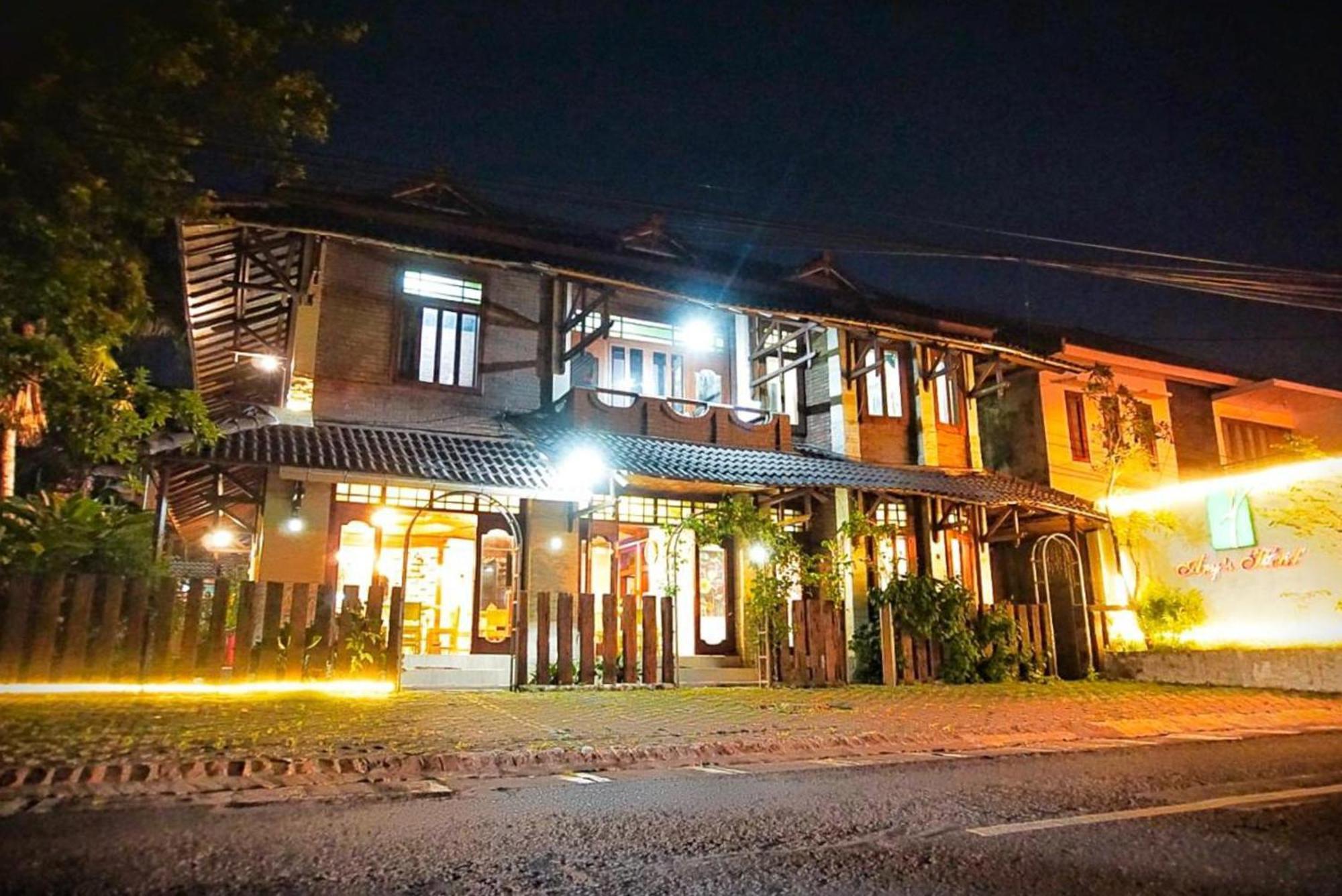 Arys Garden Hotel Yogyakarta Exteriör bild