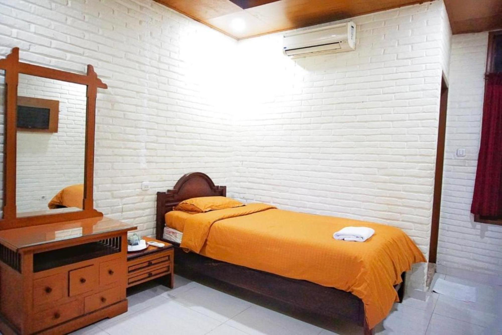 Arys Garden Hotel Yogyakarta Exteriör bild