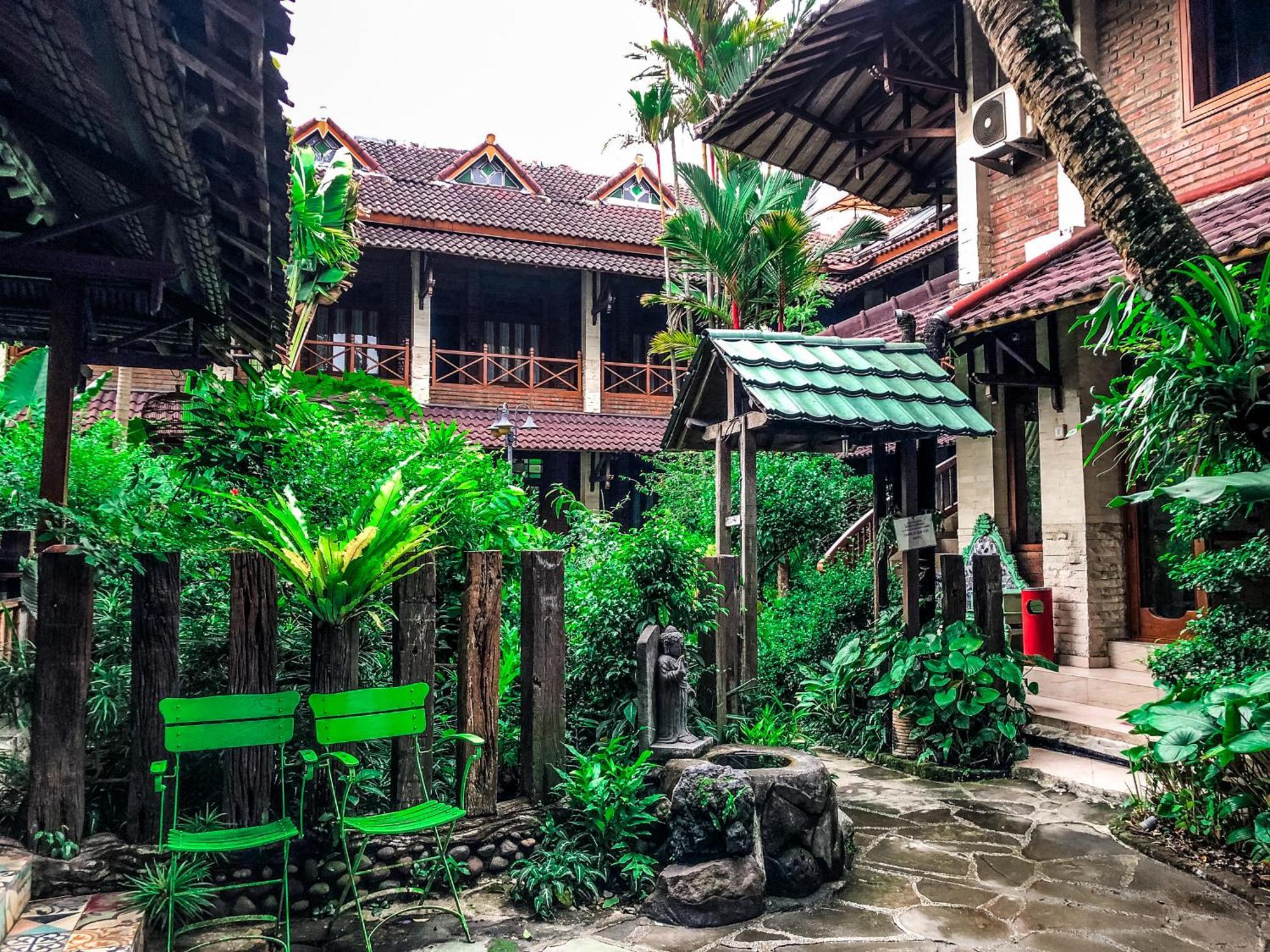 Arys Garden Hotel Yogyakarta Exteriör bild