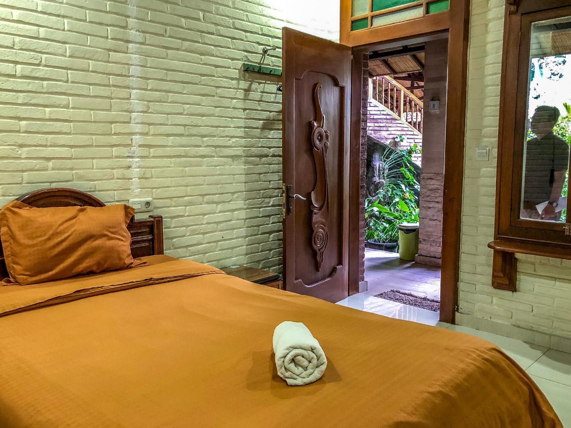 Arys Garden Hotel Yogyakarta Exteriör bild