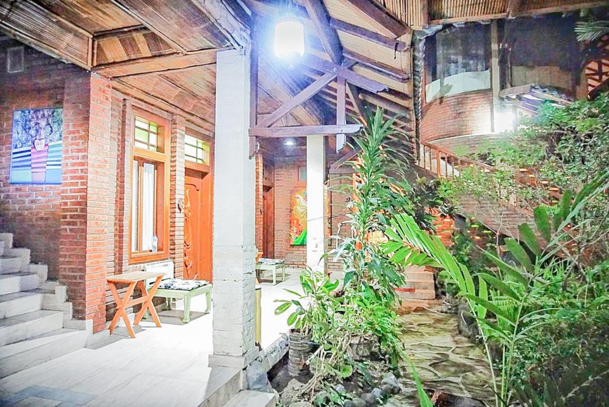 Arys Garden Hotel Yogyakarta Exteriör bild