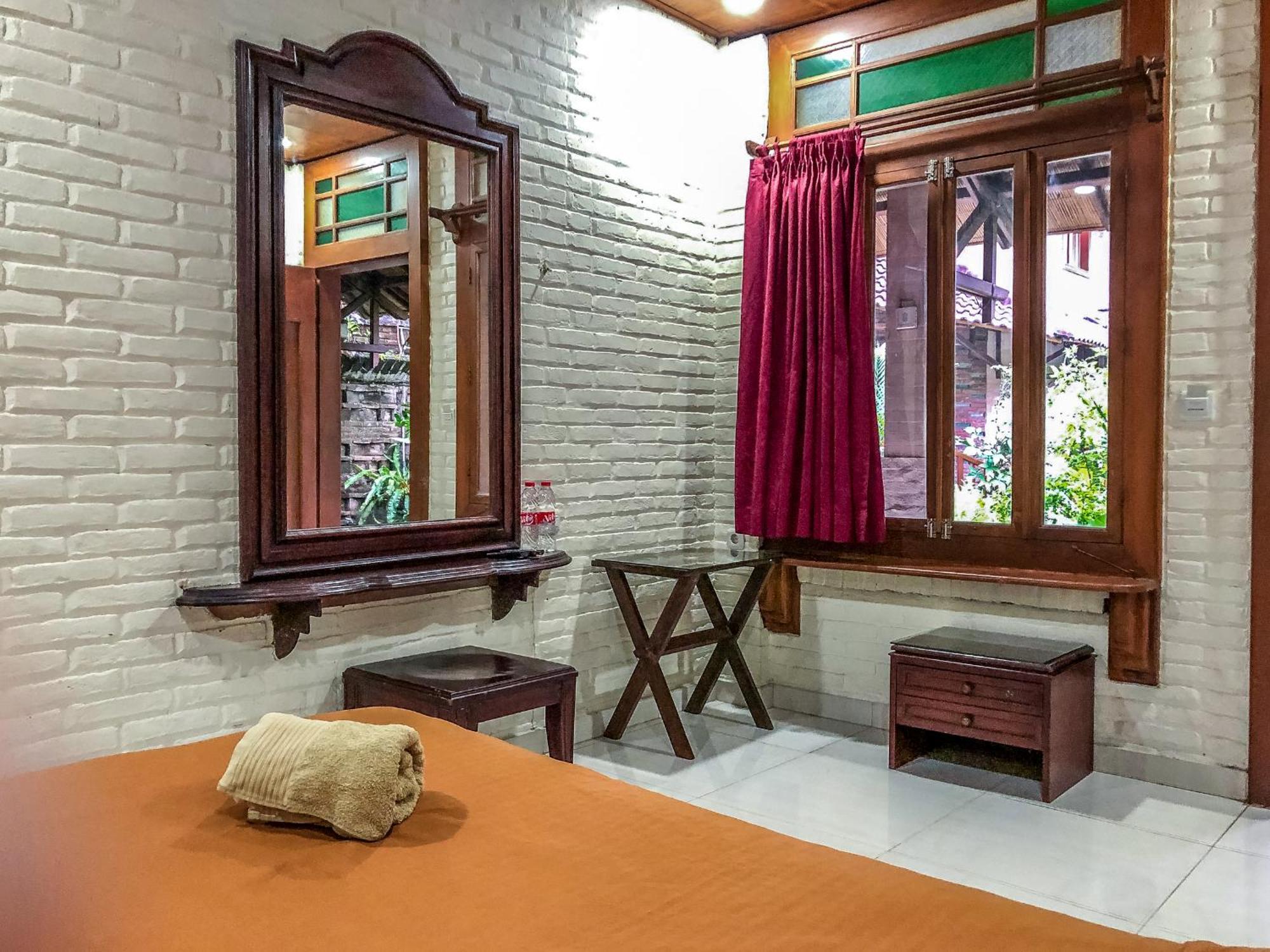 Arys Garden Hotel Yogyakarta Exteriör bild
